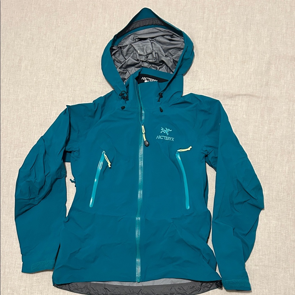 ARC’TERYX Women's Teal Bela AR Goretex Ski Jacket